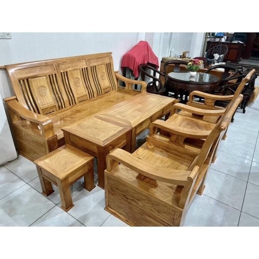 Bàn ghế phòng khách có ghê nhỏ