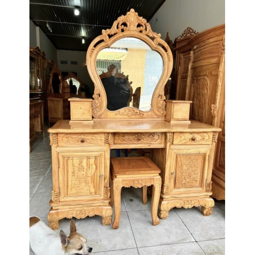 BÀN TRANG ĐIỂM Ở GÒ CÔNG